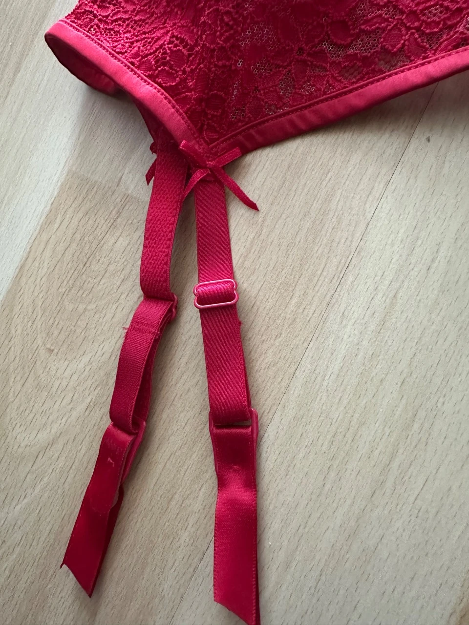 Bustier guêpière Etam vermelho renda 95C com porta-jarretelles – photo 5